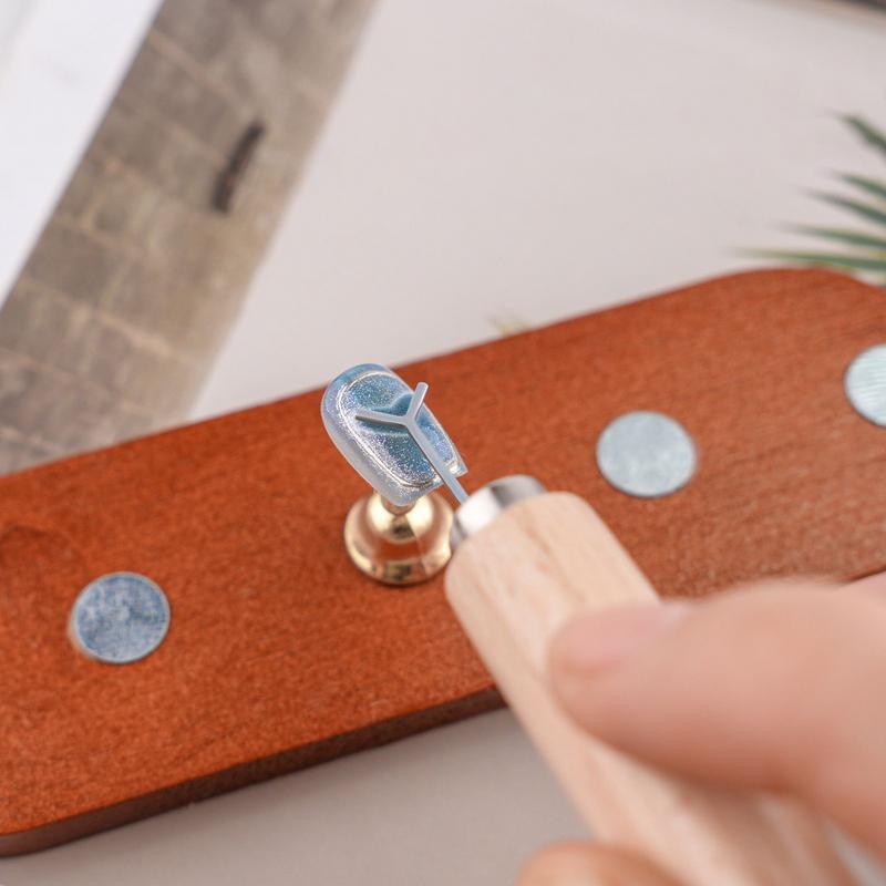 Magnet for Nails Y-Shaped Kitten Eye Nail Magnet Home Salon Studio Manicure Gears Fingernails Polish Art Solution for Beginners