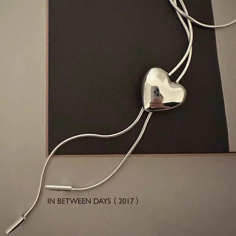 Korean S925 Sterling Silver Heart Snake Bone Sweater Chain: Autumn/Winter Fashionable High-End Choker.