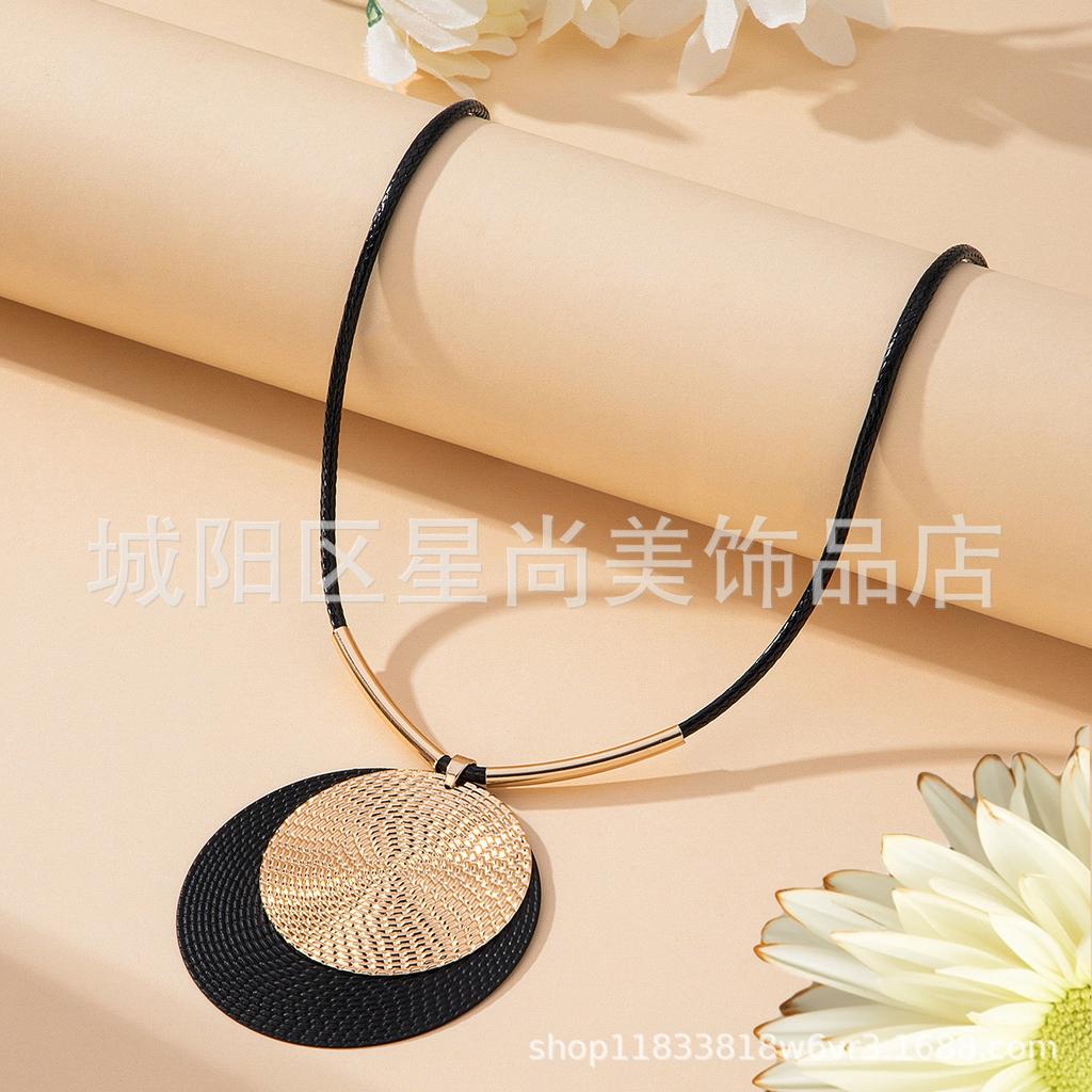 Three-piece Set of Large Round Earrings, Collar Set, Exaggerated Wind Beating Pattern, Wave Points, European and American Temperament, Advanced Sense