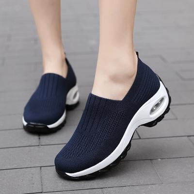 Nowe buty dla mamy do chodzenia oddychające zakrycie stopy średnia siatka buty sportowe casualowe gruba podeszwa podwyższające kołyszące buty damskie