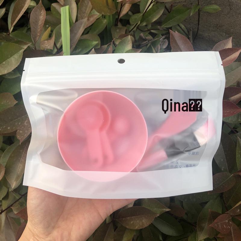 

Набор из шести предметов для самостоятельного приготовления масок для лица: миска и кисти