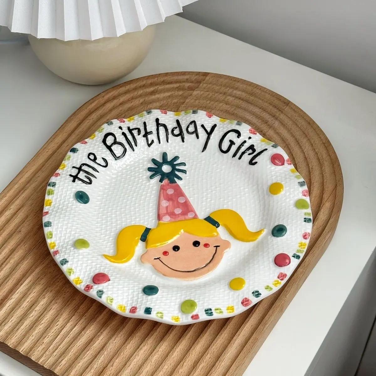 

INS Ветер Подарочная тарелка на день рождения Расписанная вручную рельефная тарелка Тарелка для завтрака Конфетница Тортовница Подглазурная цветная керамическая посуда Тарелка 8 inches