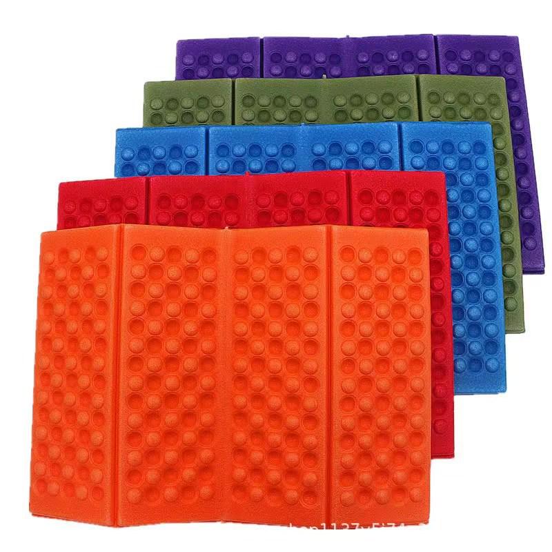 Cuscino Sedile Pieghevole in Schiuma XPE da Esterno: Tappetino da picnic idrorepellente, isolante dal freddo, portatile, impermeabile.