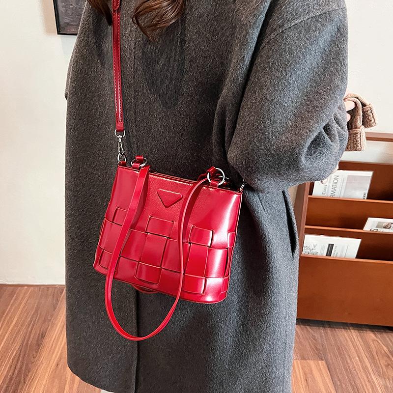 

Французская ретро плетеная сумка сумка-корзина для овощей женская нишевая сумка подмышку на одно плечо сумка-мессенджер сумка-ведро 22*12*17 красный