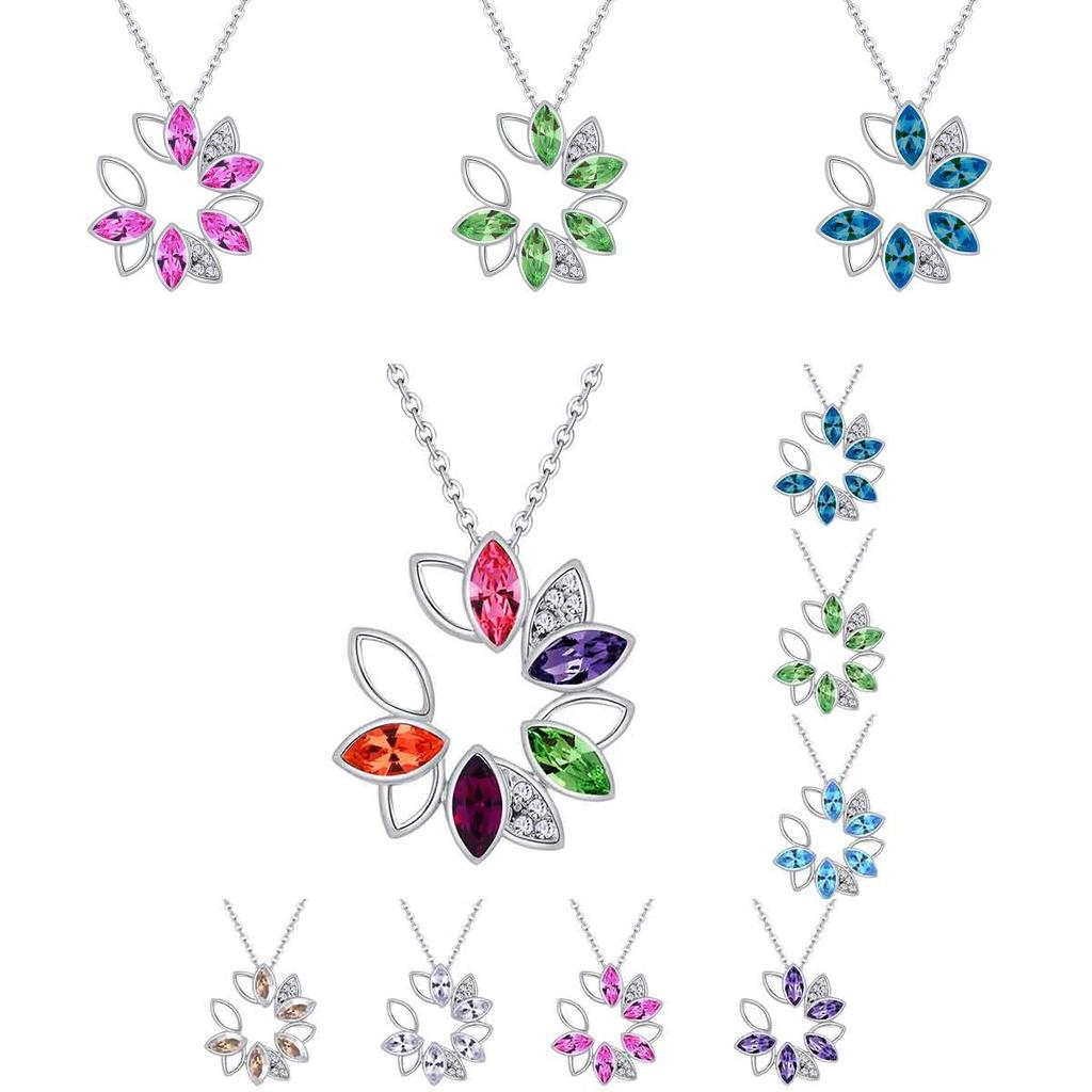 Exquisite Ladies Fashion Wreath Rhinestone Necklace Love Pendant For Women Jewelry