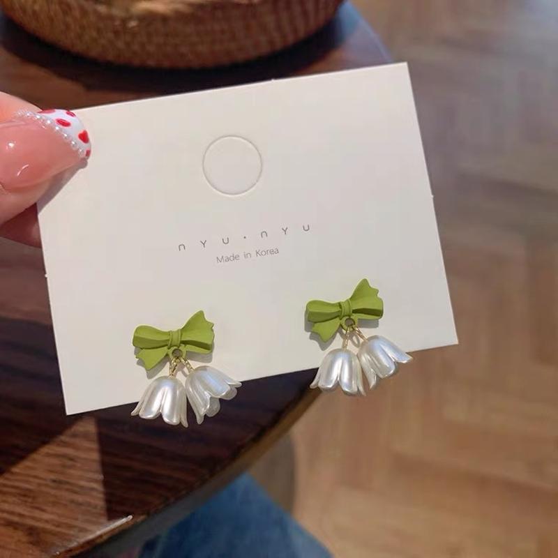 New Irregular Mussel Stud Earrings Women Unique Personality Small Flower Leaf Zircon Heart Earrings Wedding Zircon Birthday Gift