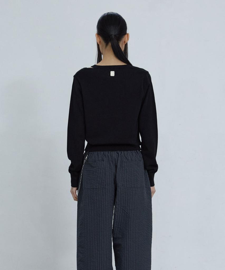 Uusoo Deep V-Neck Cotton Sweater_ Black