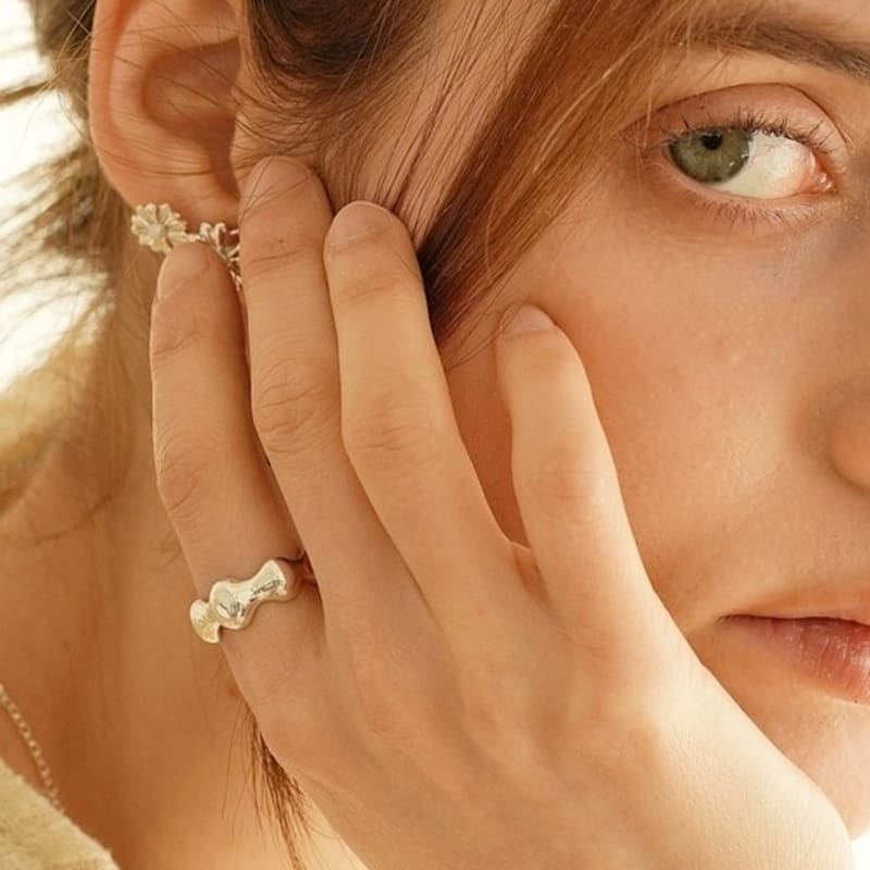 BELLOOGGI Bold Wave Ring