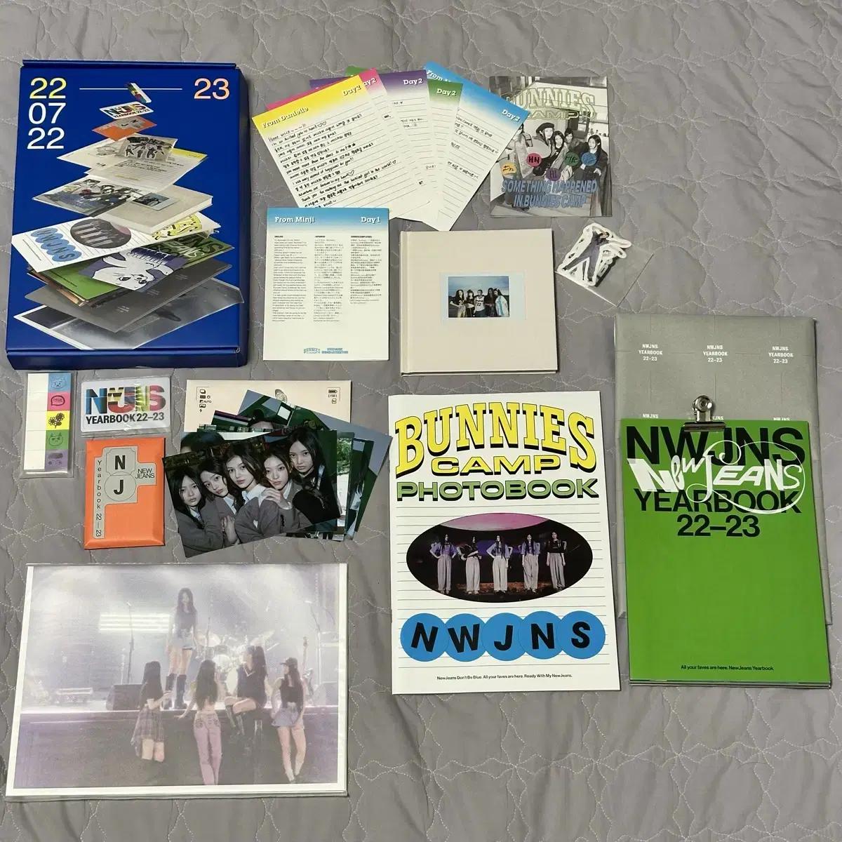 

Newjeans Earbook
