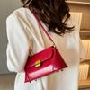 Design sense niche bag women's new high-end texture underarm baguette bag versatile shoulder bag