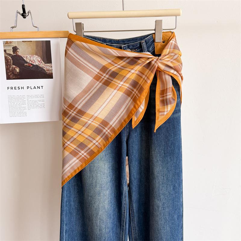Vintage Plaid Herringbone Velvet Triangle Scarf Thermal Shawl Scarf Women's Versatile Autumn and Winter Scarf Headscarf Scarf