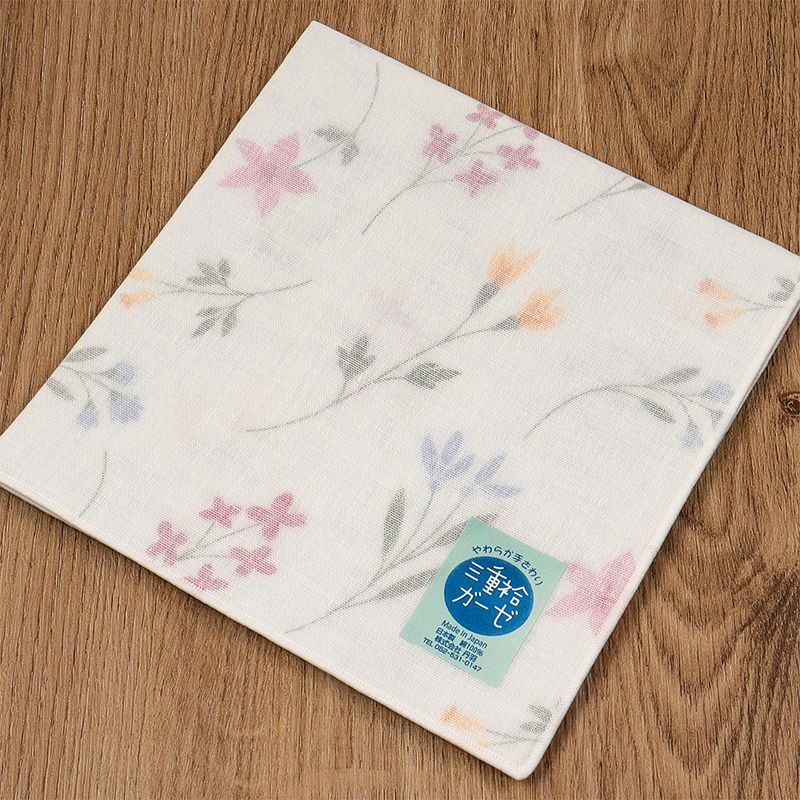 

Японский импортный носовой платок женский портативный из чистой хлопковой марли толстый маленький квадратный полотенчик с принтом трехслойный хлопковый в японском стиле маленький носовой платок Extremely light blue background