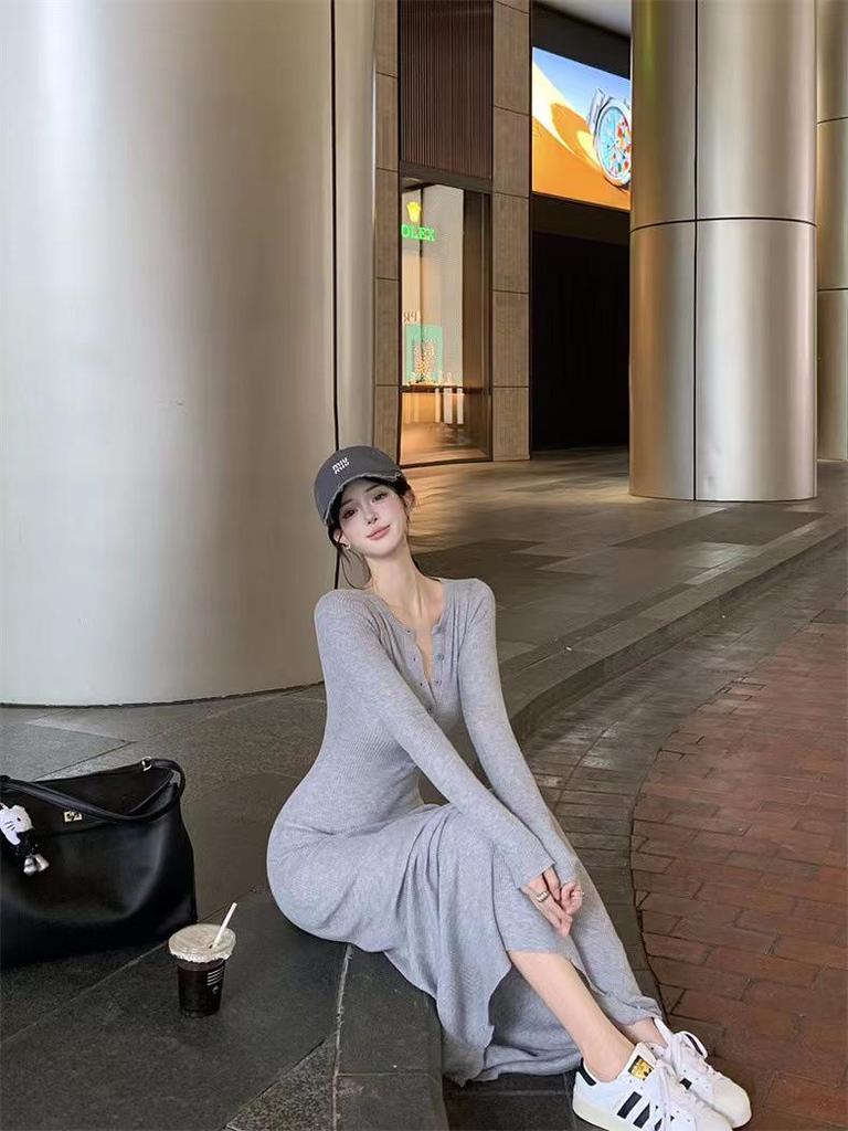 French V-Neck Slim-Fit Knitted Long-Sleeve Dress for Women - Early Autumn 2024 Waist-Cinching Hip-Hugging Style