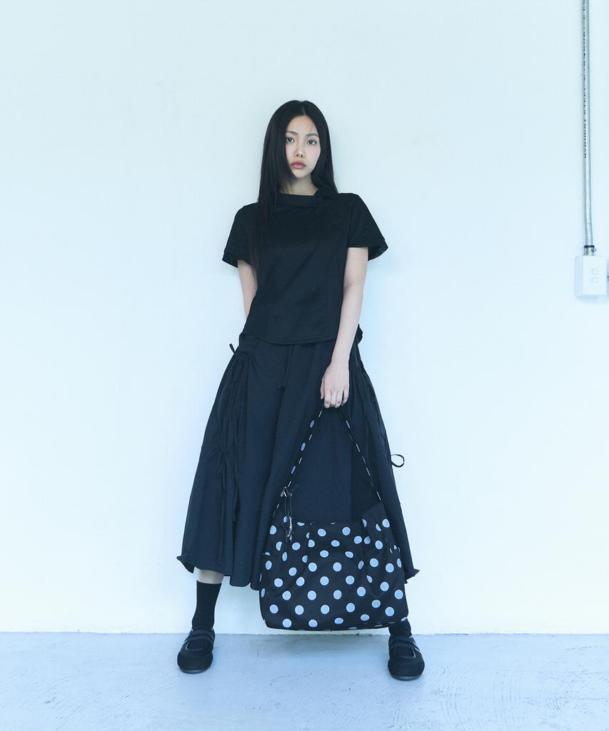 Oart Dot Pleats Shoulder Bag [Black]