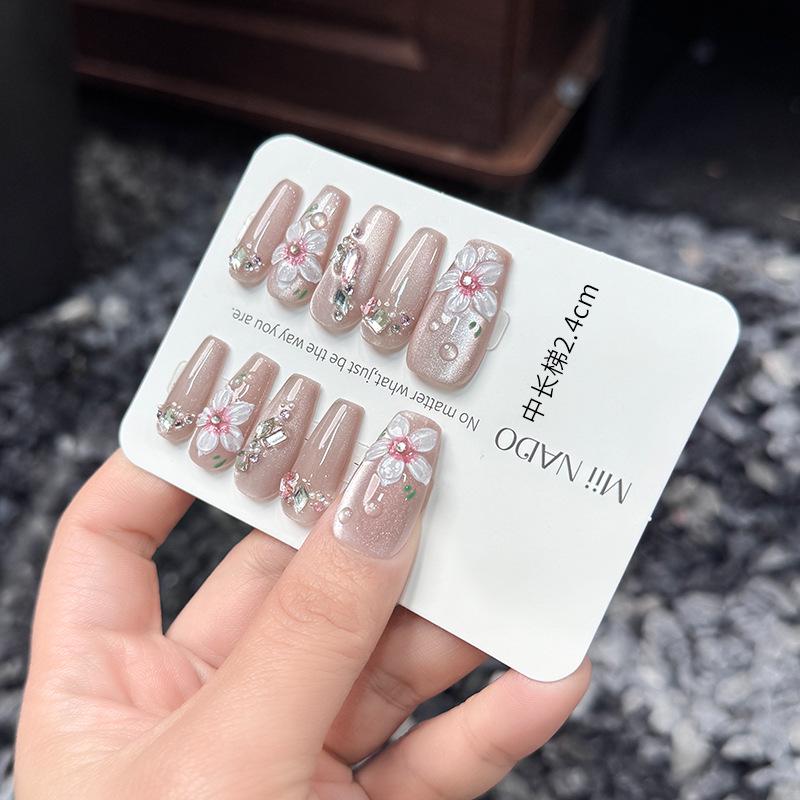 

Мечтательный цветущий маникюр с ручной росписью в цветочек: Блестящие, Ручной работы, Универсальные накладные ногти с 3D цветами для шикарного, сияющего образа.