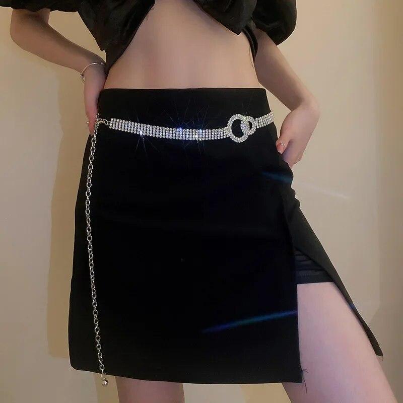 Sexy Kreuz-Brust-Halskette für Frauen Pailletten Brust-BH Taillengürtel Bauchkette für Strand-Bikini Romantischer Körperschmuck 2023 Sommer