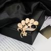 Brosche Retro-Stil Rundes Florales Design Reversnadel mit gefälschtem Opal eingelegt Pullover Kragen Hüte Taschen Mäntel Schals Abzeichen Outfit-Accessoire