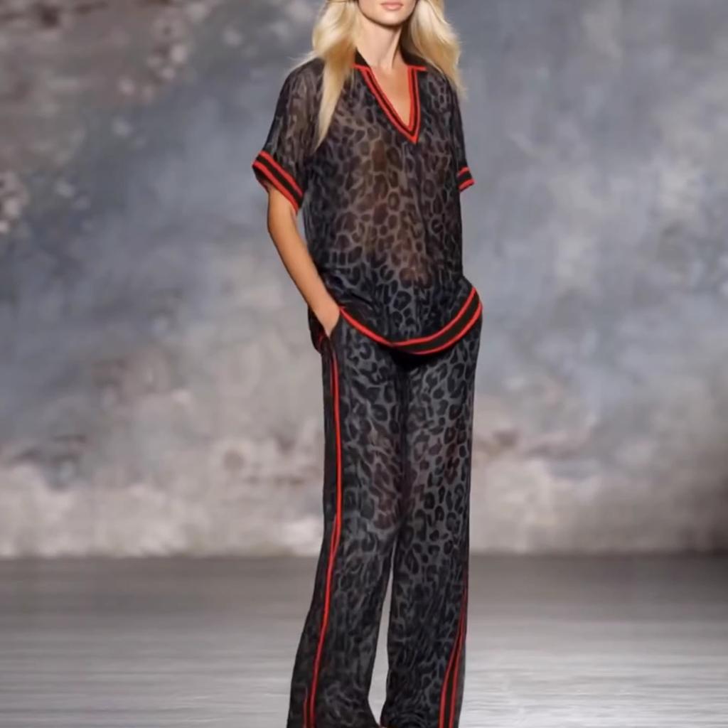 DM078 2026 Cross-border Spice Girl Vacation Leopard Print Collided Red Edge Chiffon Set V-Neck Short Sleeve Top Wide Leg Trousers