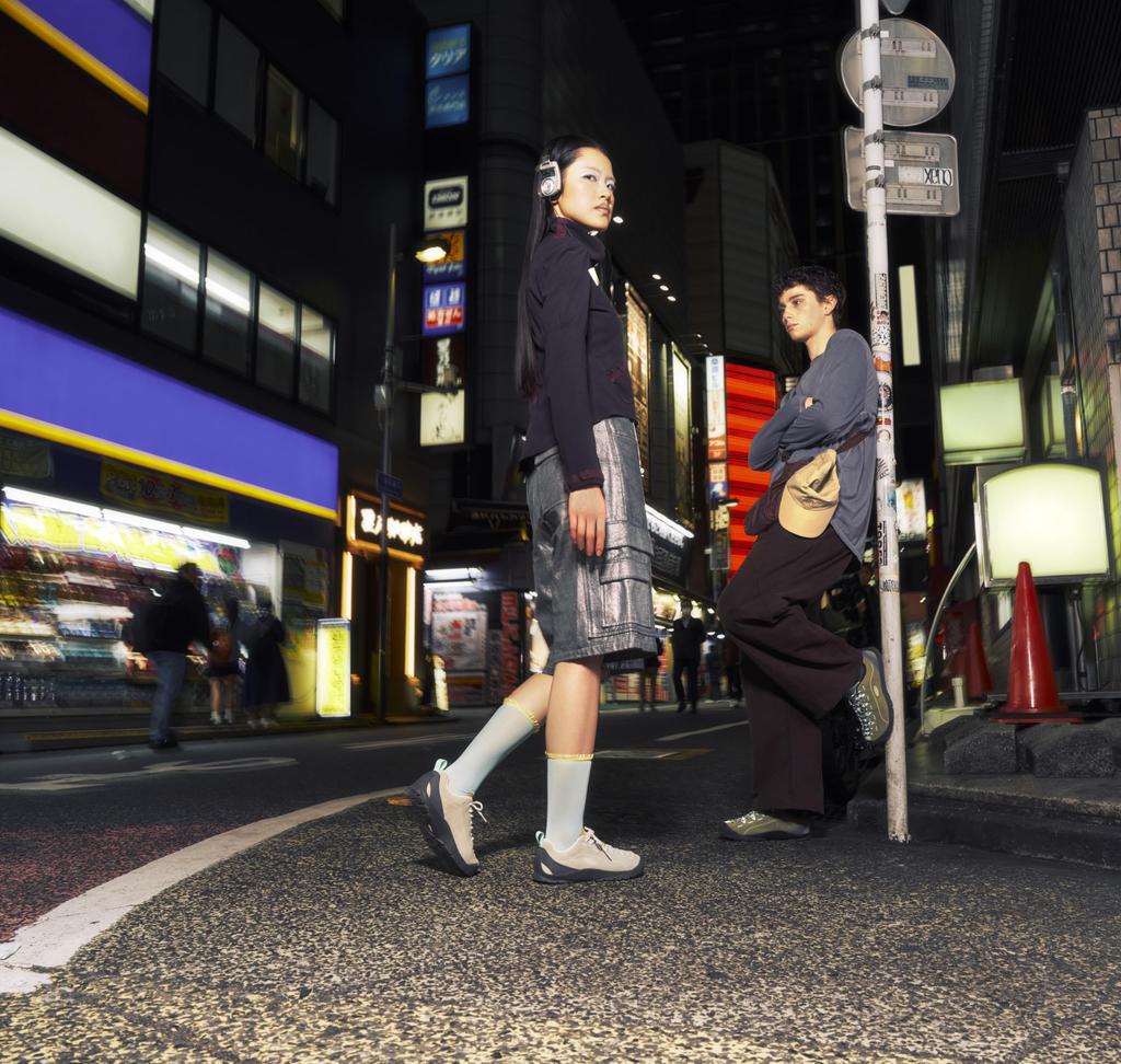 KEEN Women's JASPER Outdoor Sneakers Abbey Stone/Oak Buff 24.5cm 1030555