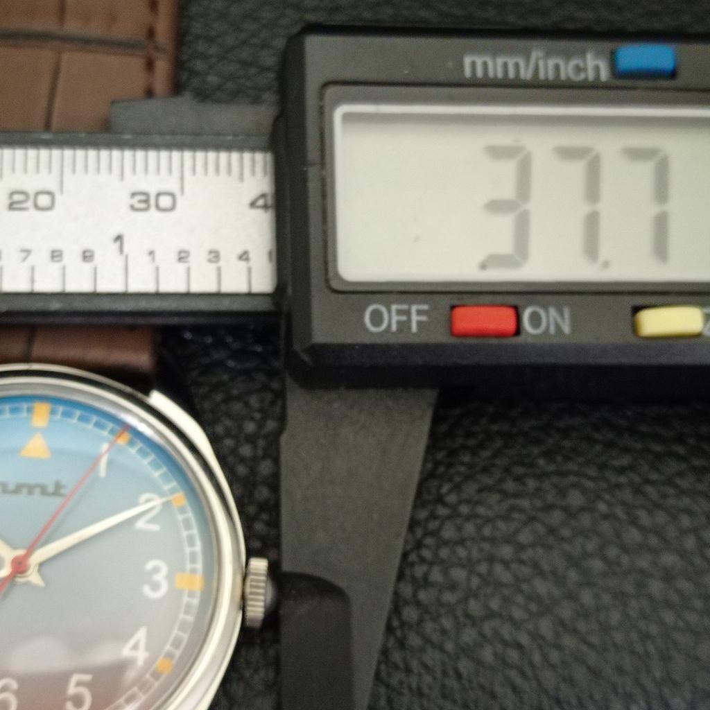 HMT HAND-WINDING INDIAN MENS VINTAGE WRIST WATCH A702809-1 R211-a702809