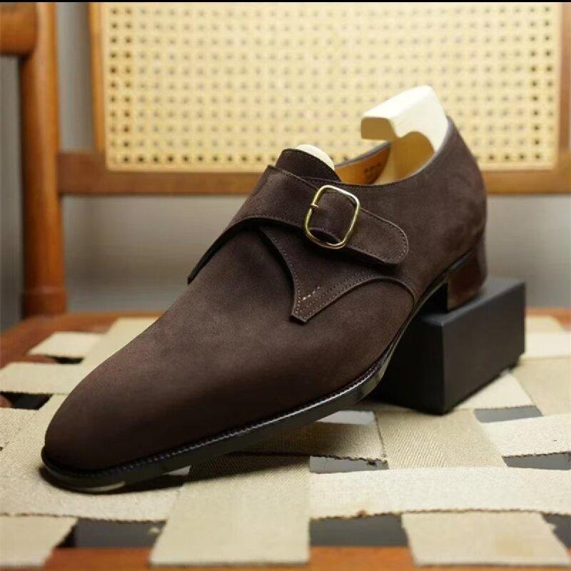 Neue Herren Slipper Schwarz Braun Seitliche Schnalle Wildleder Schuhe Europäische Amerikanische Modische Runde Zehe Formelle Schuhe Größen 38-46