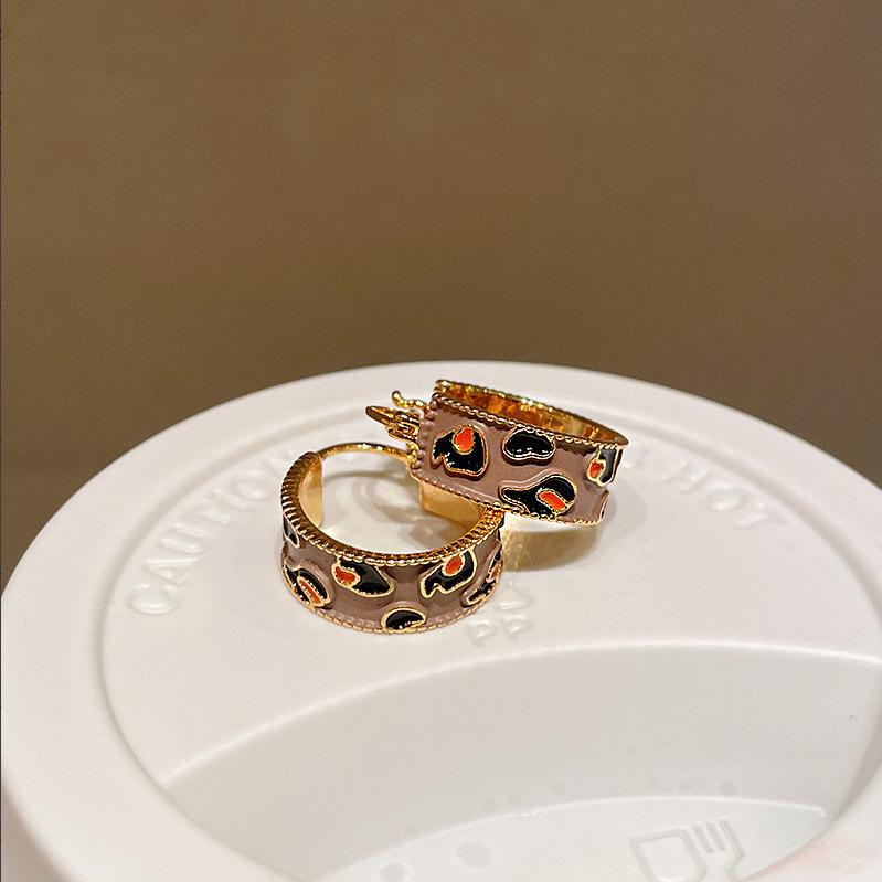 French retro autumn and winter geometric leopard print earrings stud earrings personalized earrings design sense niche