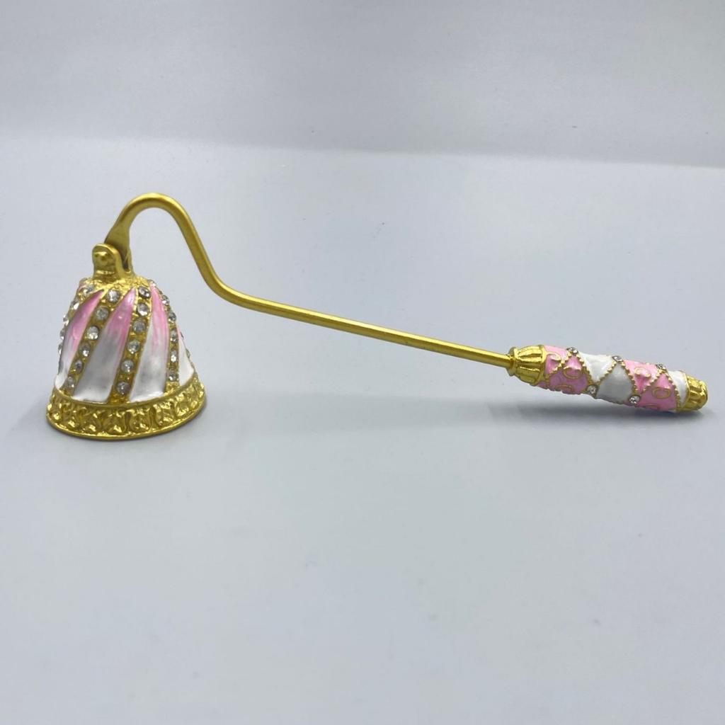 Vintage Candle Snuffer with Long Handle, Classic Brass Candle Extinguisher Tool, Elegant Fire Safety Accessory for Home Decor