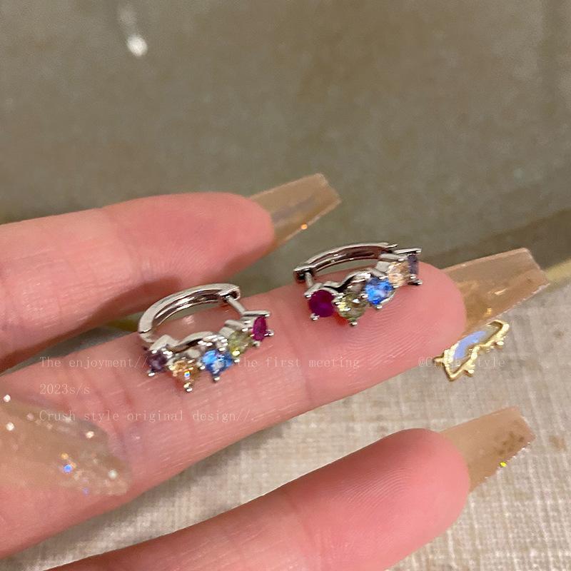 Minimalist and elegant, light luxury, high-end geometric earrings for women, popular vintage style ear accessories