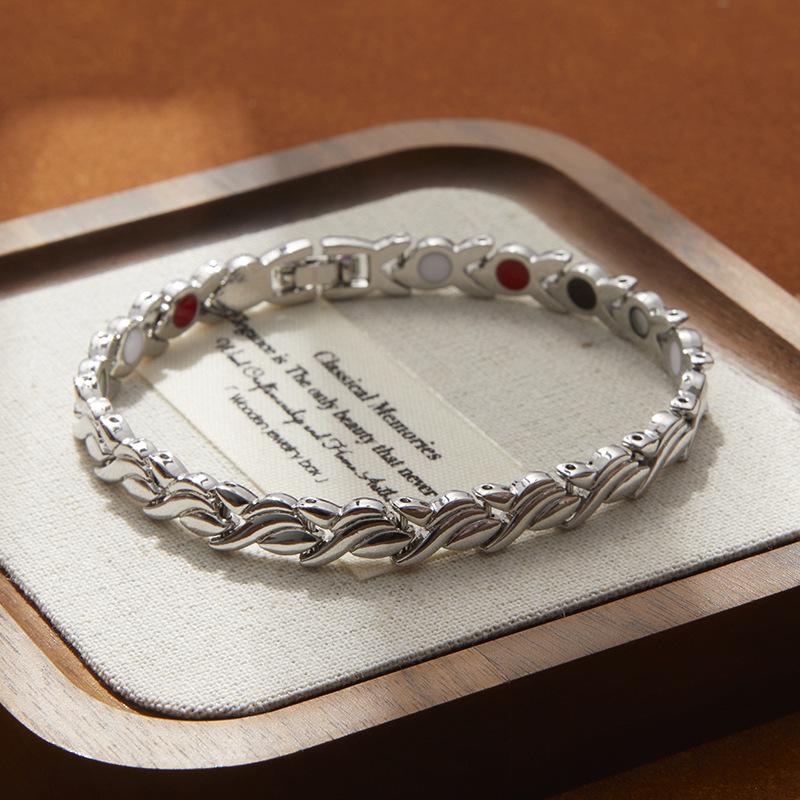 Adjustable Magnetic Rhinestone Bracelet: Trendy, Colorful, Detachable Fashion Accessory.