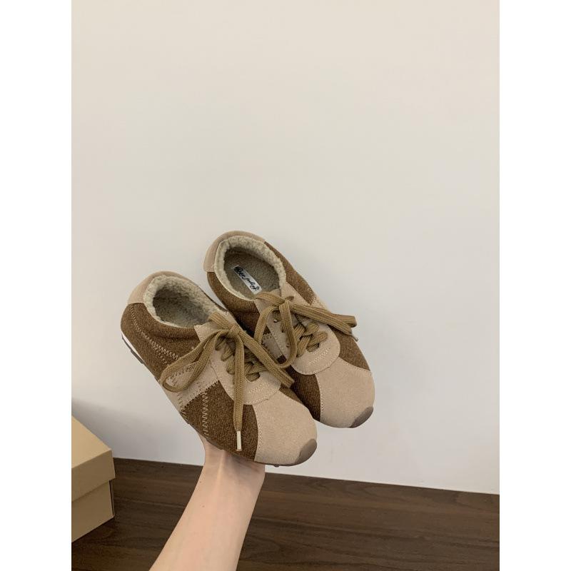 Korean version of velvet warm casual moral training shoes women's winter 2025 new color matching lace-up flat-bottomed versatile Mao Mao single shoes
