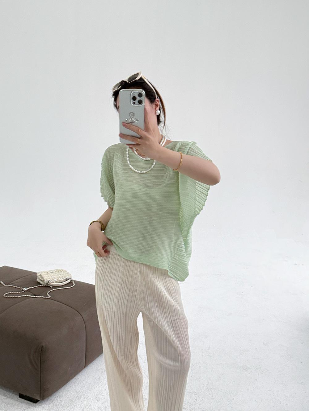 

Pleated Batwing Sleeve Round Neck Slimming Top - Women s Versatile Summer Fashion T-Shirt One Size светло-зеленый