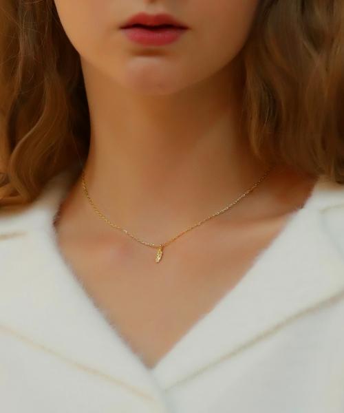Bonbeau Tiny Leaf Pendant Point Necklace Gold Chain Necklace