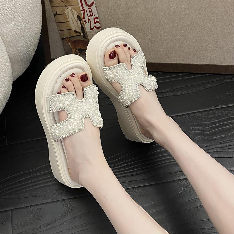 Beautiful Rhinestone Cool Slippers Female Summer Wear 2025 New Fairy Wind Thick Bottom with Skirt Seaside Beach One-word Drag