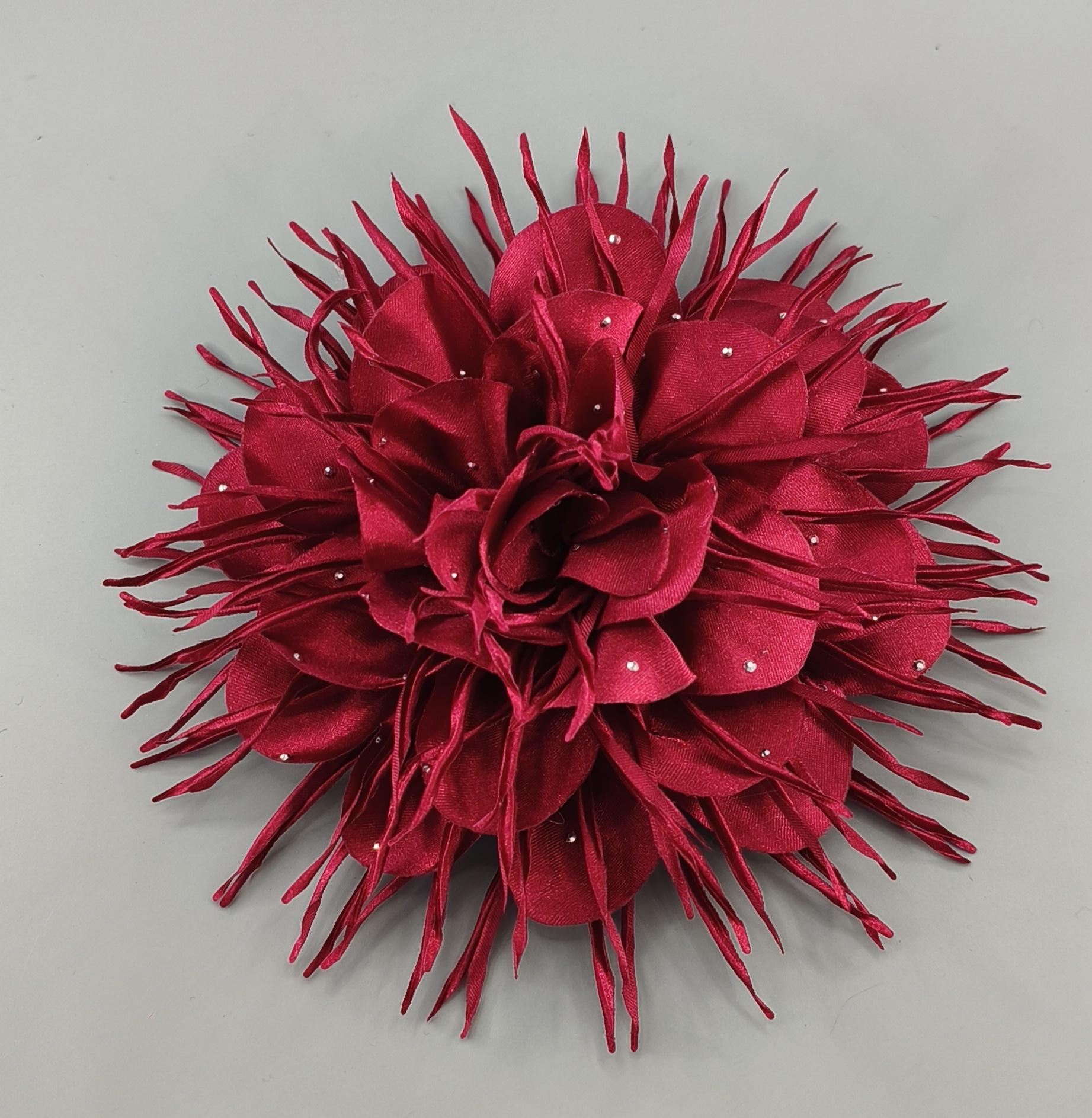 

Floral Brooch Pin Accessory for Clothing Decorative Metal Alloy Flower Design Suitable for Jackets Sweaters and Coats One Size винний