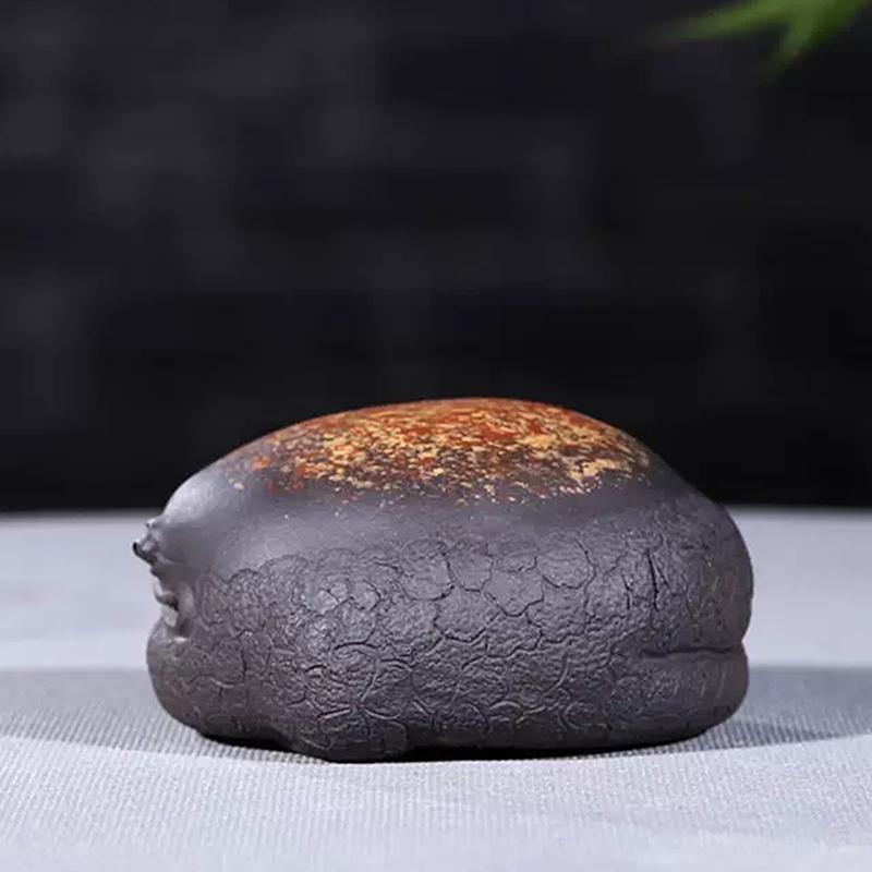 Dreibeinige Kröte aus lila Ton, handgefertigte Tierfigur, Teedekoration, Geschenkidee