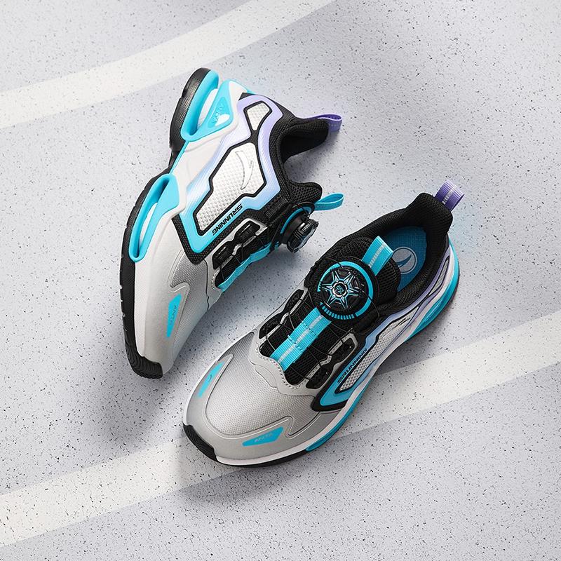 Anta Sapatos de Corrida Infantil de Couro Sintético Moda Teste de Fitness Leve Absorção de Choque Cano Baixo Tênis Infantil Prateado Preto Azul A12435514N-3