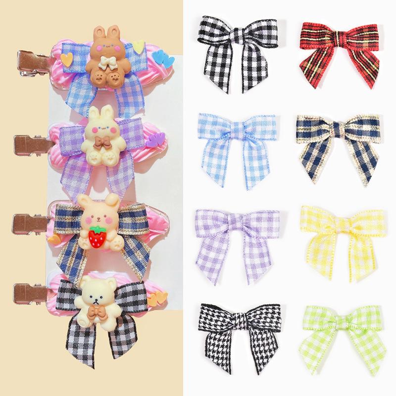 

Серия «Клетчатый бант»: Заколки для волос своими руками, чехол для телефона, пенал и аксессуары для кукол.