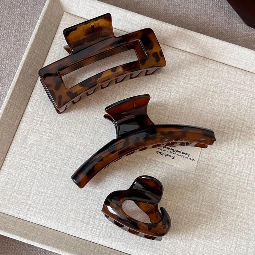 2025 Tortoiseshell Retro Large Hair Claw: Elegant High-End Shark Clip for Women