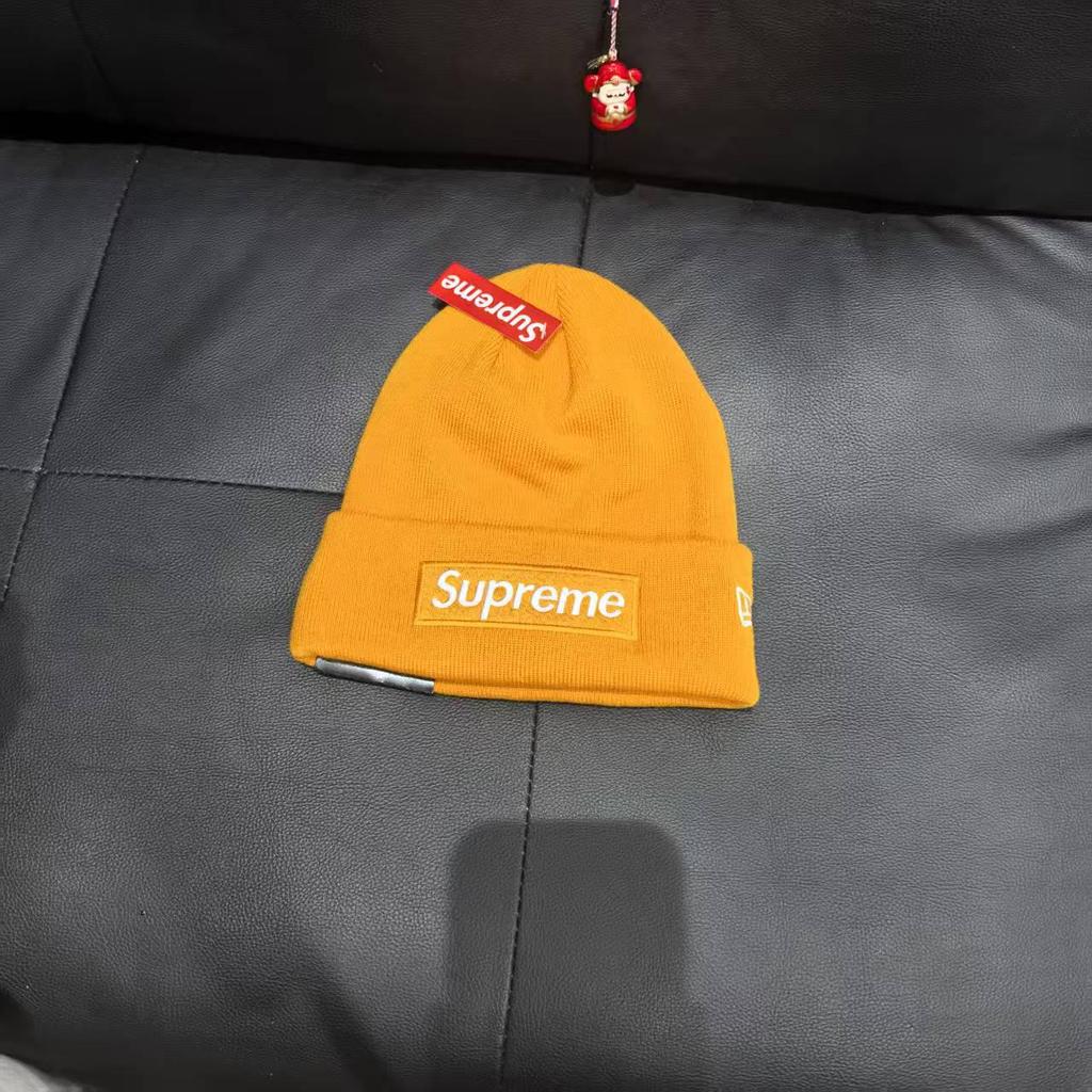 Stylové trendy unisex pletené čepice s nápisem pro podzim/zimu