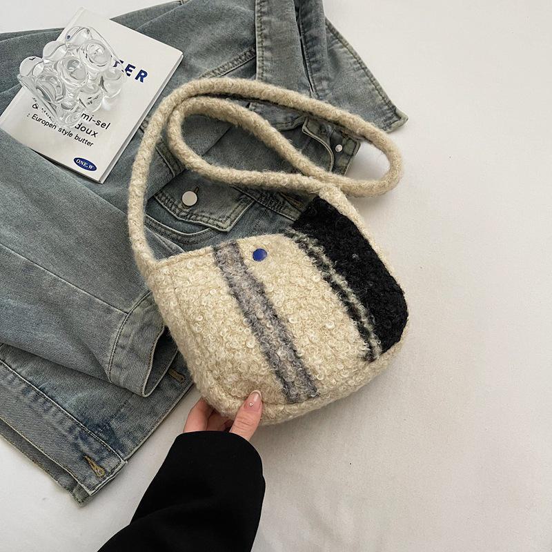 

Retro Plush Women s Large Tote Bag - Trendy, Versatile Shoulder and Messenger Bag null бежевый