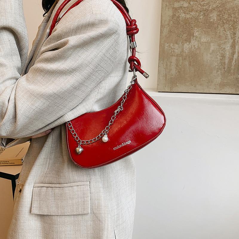 Pu Material Crossbody Bag For Women With Chain Detail And Zip Closure For Daily Use