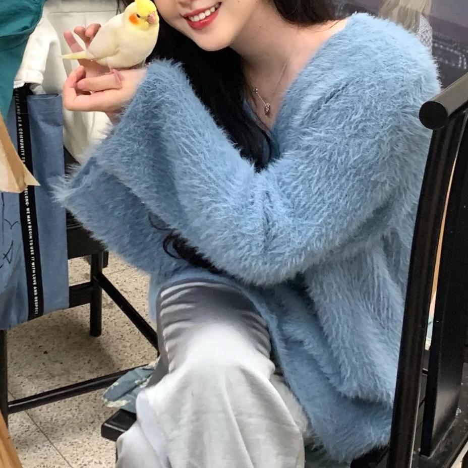 Korean Long-Sleeved V-Neck Mink Fur Loose Top: Slimming, Age-Reducing 2023 Autumn/Winter Sweater