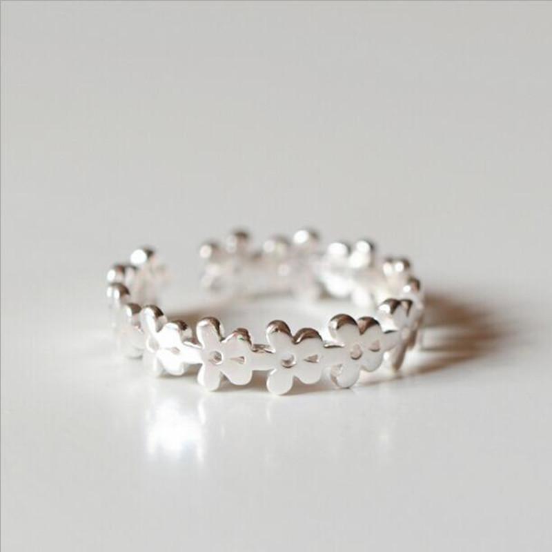 New Simple Popular Creative Copper Jewelry Cute Temperament Flowers Hollowed Fashion Opening Rings R026