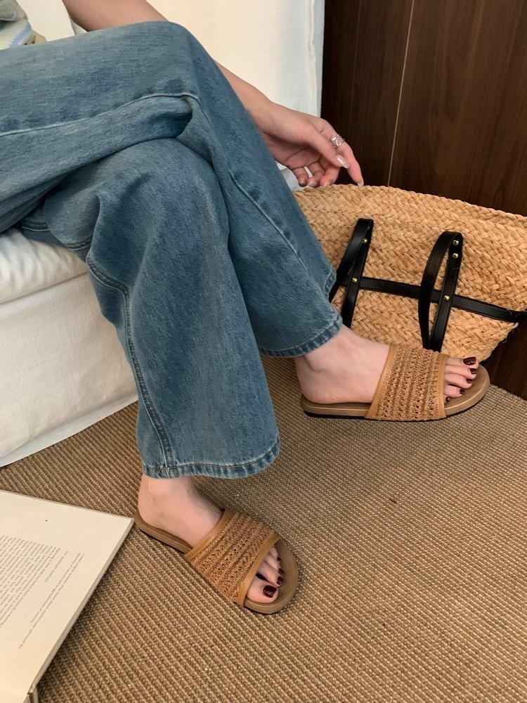 One-word Slippers 2025 New Summer Flat Shoes Korean Version Sandals Fashion Versatile Vacation Style Wear Women's Cool Slippers