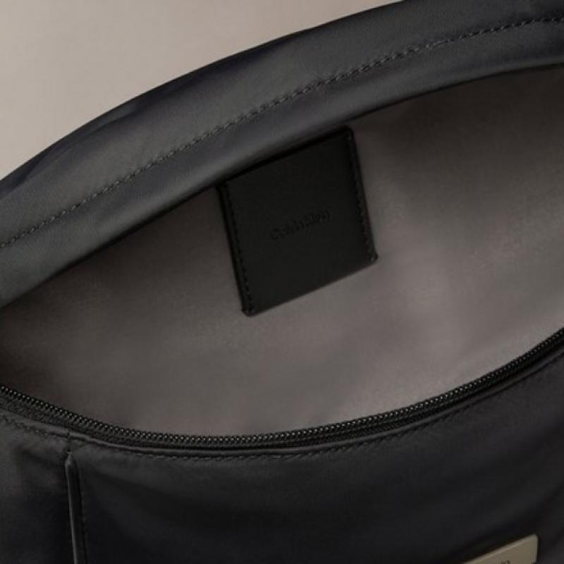 Calvin Klein JeanS Men S Nylon Slick Sling 4d3148g Ub1