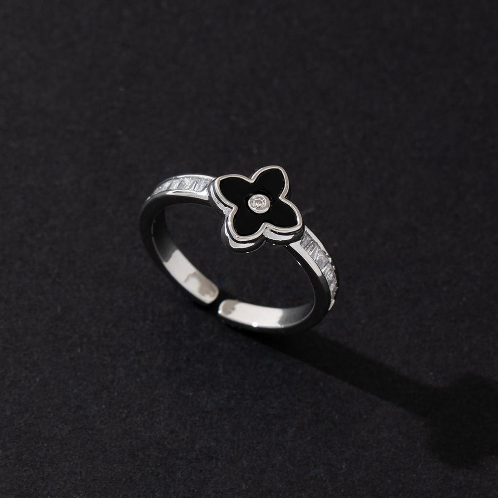High-end Classic Four-leaf Clover Ring Casualcute Lucky Clover Women's Ring