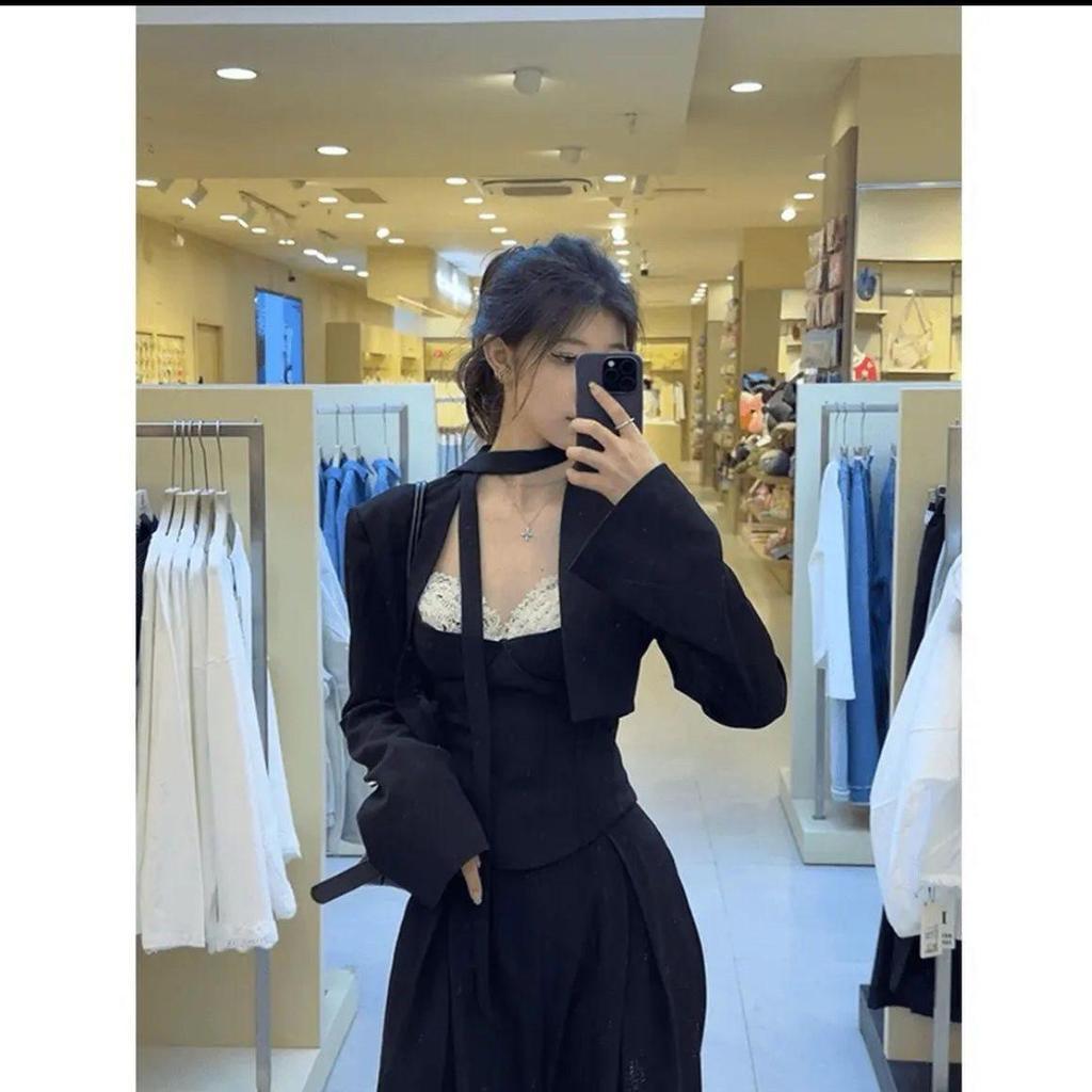 2025 French Anti-Aging Lace Slimming Long-Sleeve Outerwear with High-Waisted Wide-Leg Floor-Length Pants