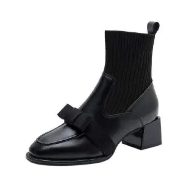 Outono Novas Botas Nude Pontiagudas Botas Curtas Mulheres Salgueiro Rebites Salto Médio Botas de Motociclista Salto Grosso e Botas de Cano Curto