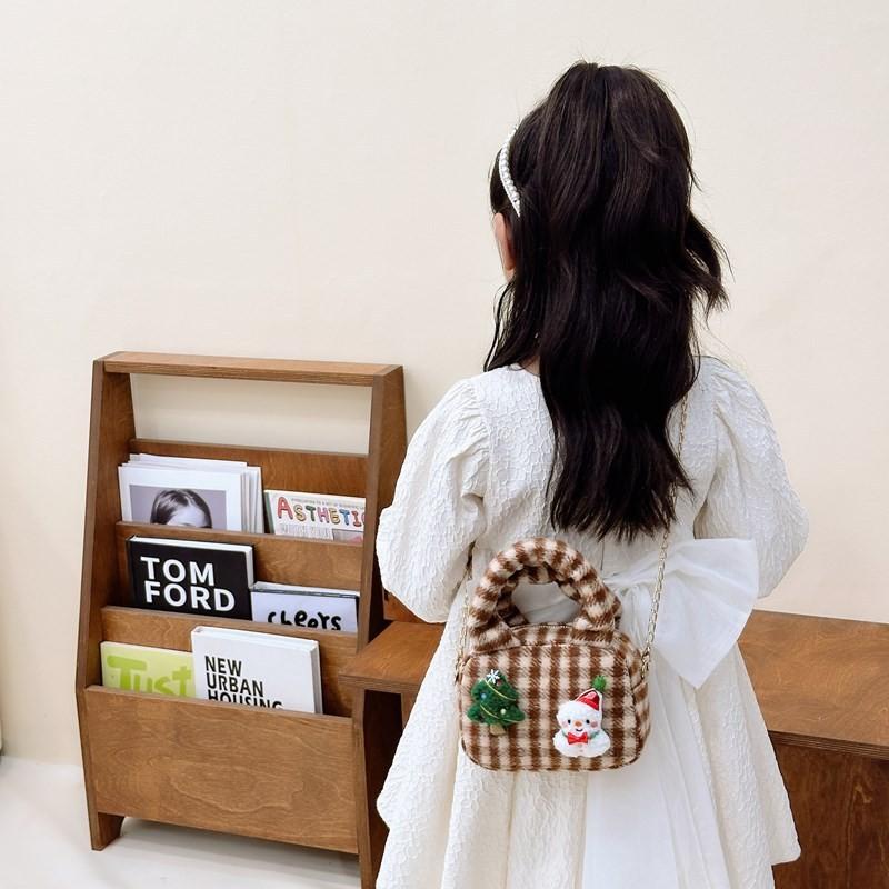 Breathable And Fun Childrens Bag With Eyecatching Christmas Tree And Chain Strap