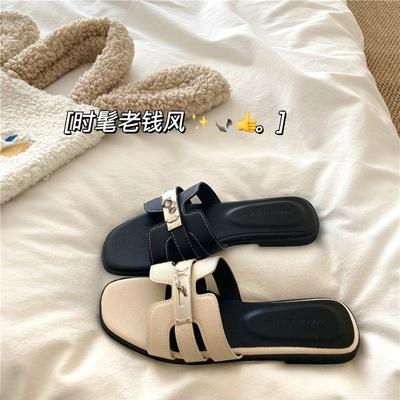 French Silver Small Lock Flat Slippers Women's 2025 Summer New Open-toe One-word Belt Holiday Fashion Outer Sandals